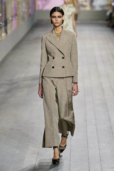 Look 29